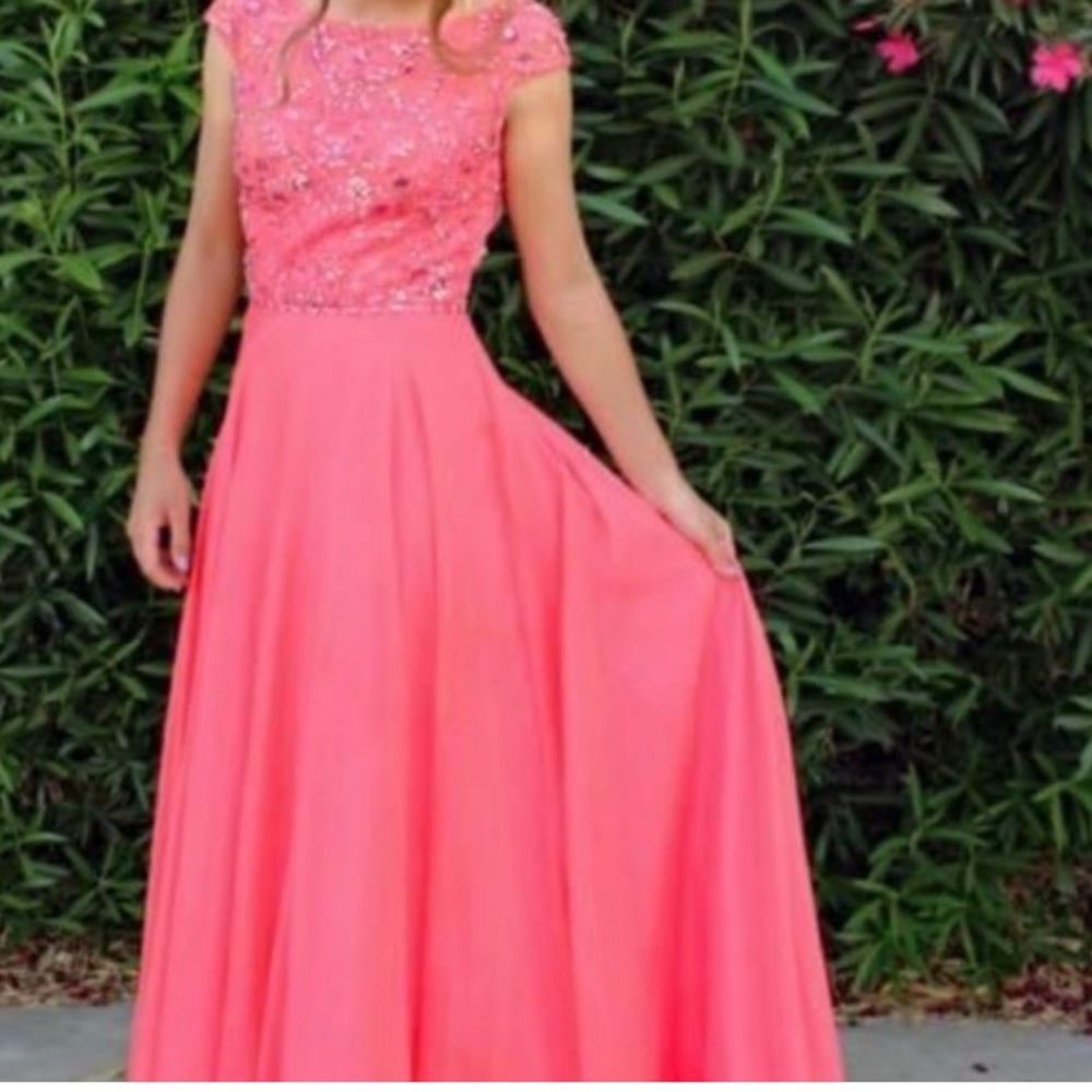 Stunning SherriHill full length Gown✨